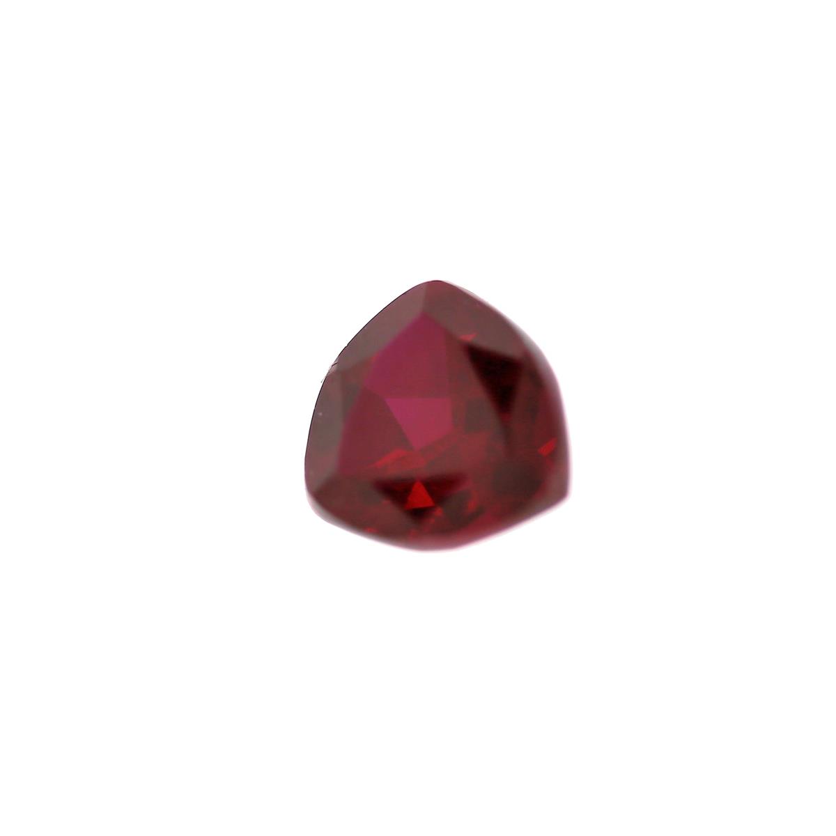 (image for) Synthetic Garnet 7mm Trillion