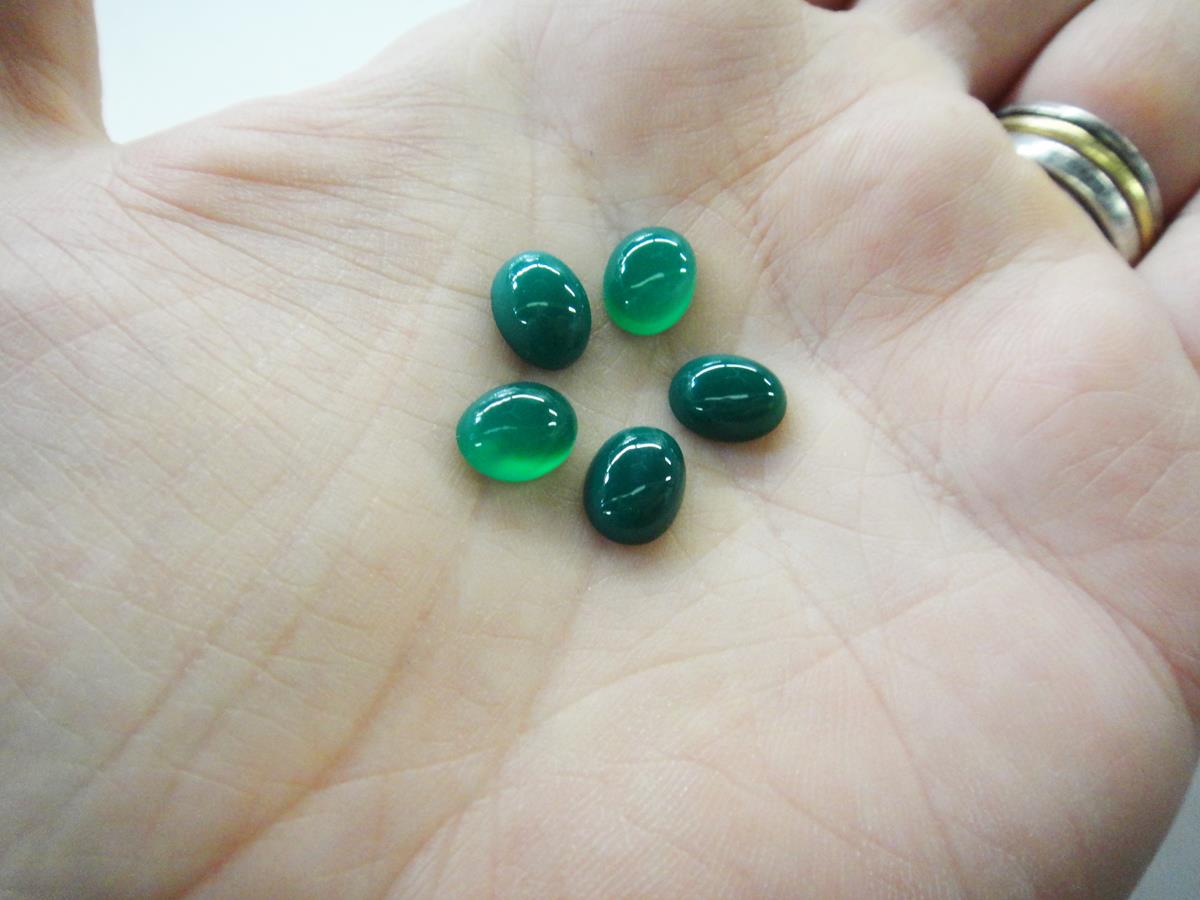 (image for) Quartz 9x7mm Oval Green - Click Image to Close